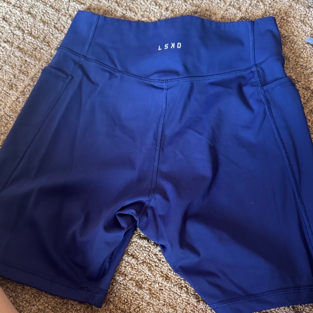 Blue Bike Shorts with Elastic Waistband and Moisture-Wicking Fabric - Picture 2 of 2